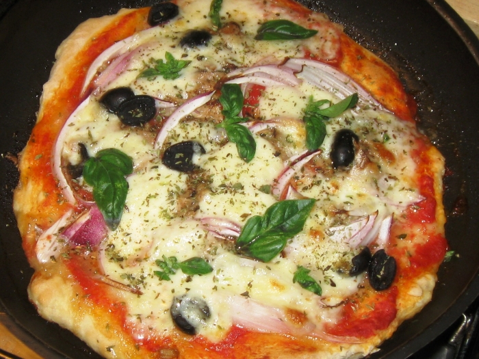 Пицца с тунцом и луком. Автор Та Самая