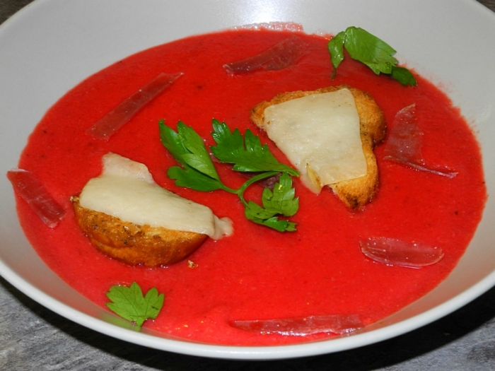 Суп-крем Borstch с гренками с козьим сыром и стружкой хамона. Афтар: Детыч