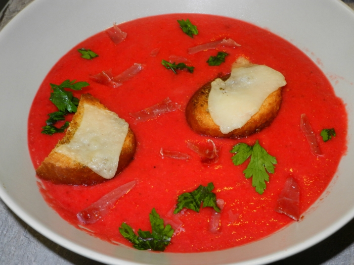 Суп-крем Borstch с гренками с козьим сыром и стружкой хамона. Афтар: Детыч