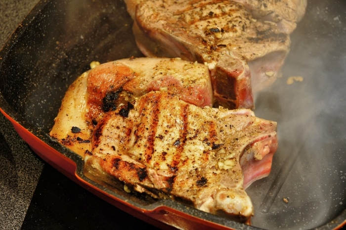 Свинина-гриль со сливовым соусом