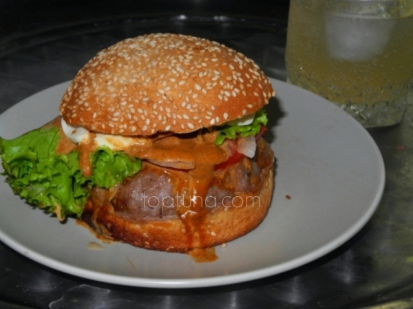 Гамбургер с авторским соусом (много фото)
