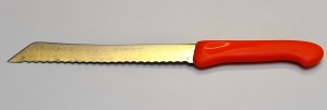 Нож кухонный серрейторный