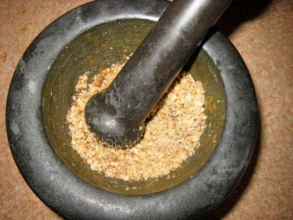 Зразы с баклажанами в ореховой панировке