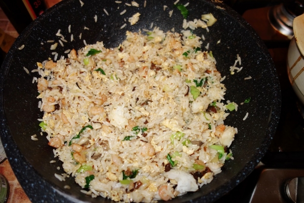 Жареный рис с икрой