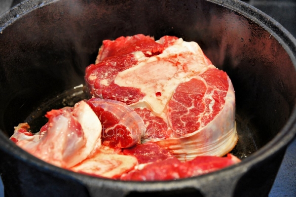 Тушеное мясо с черносливом