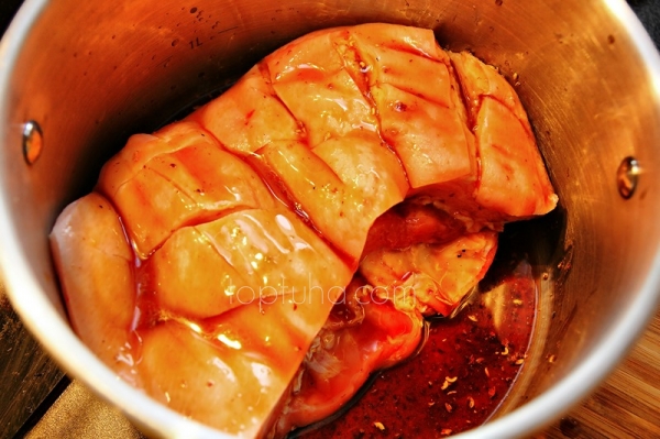 Свинина со сливовым вареньем и фучжу с шиитаке