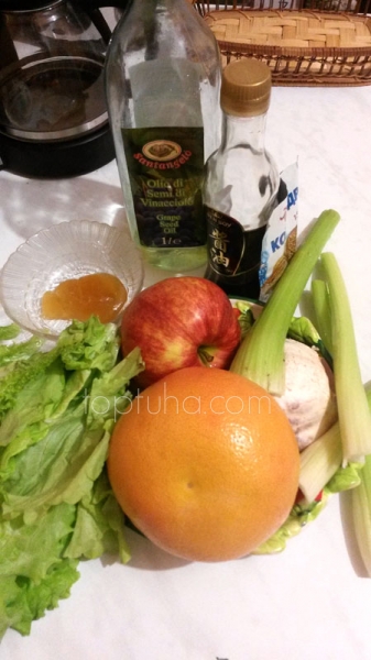 Салат с грейпфрутом и сельдереем