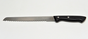 Нож кухонный серрейторный от фирмы WMF