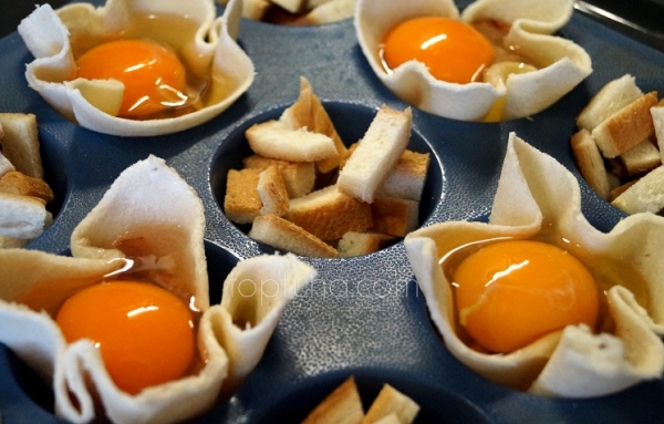 Яйца в хлебах