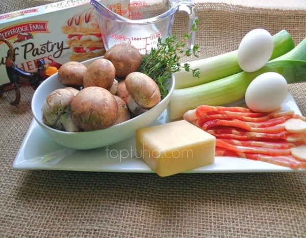 Грибной киш с пореем и беконом в форме маффинов