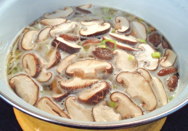 Острый грибной суп с морепродуктами в кoсом стиле. Аццкий боян-фьюжн.