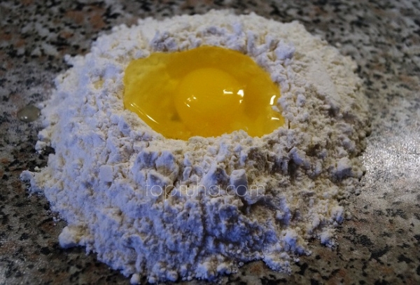 Домашняя лапша с лохматыми яйцами