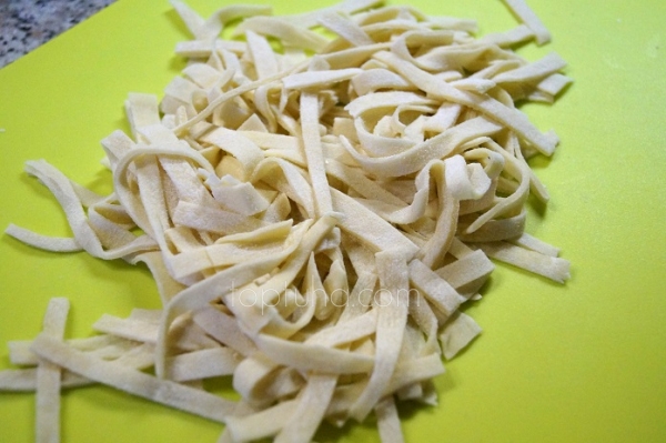 Домашняя лапша с лохматыми яйцами