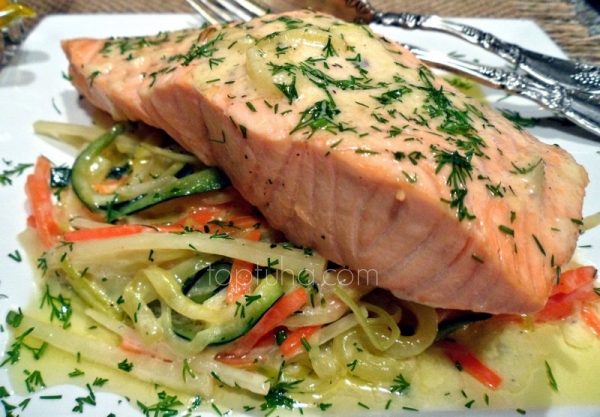 Salmon a la Nage  с овощами и сливочной подливой. (Овощи с сальмонеллой)