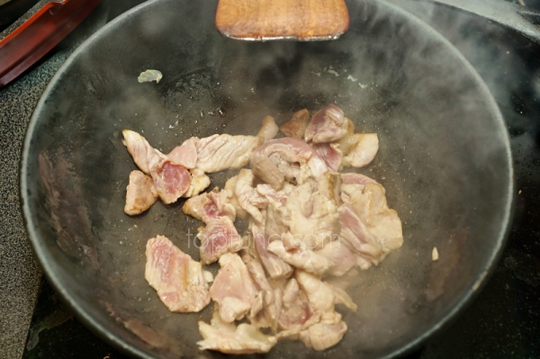Свинина с овощаме прегатовленыме азеатскем способом (Способная азеацкая свенья)