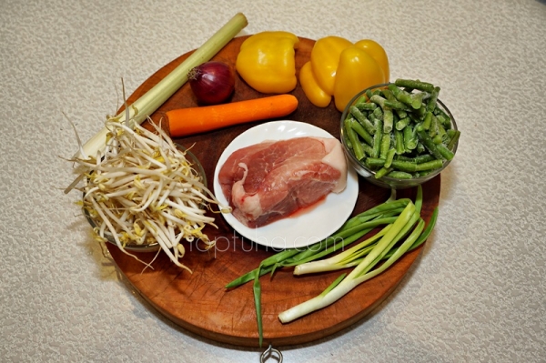 Свинина с овощаме прегатовленыме азеатскем способом (Способная азеацкая свенья)