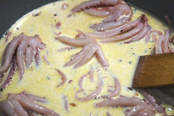 Тальятелле с щупальцами кальмаров в чесночно-сливочном соусе
